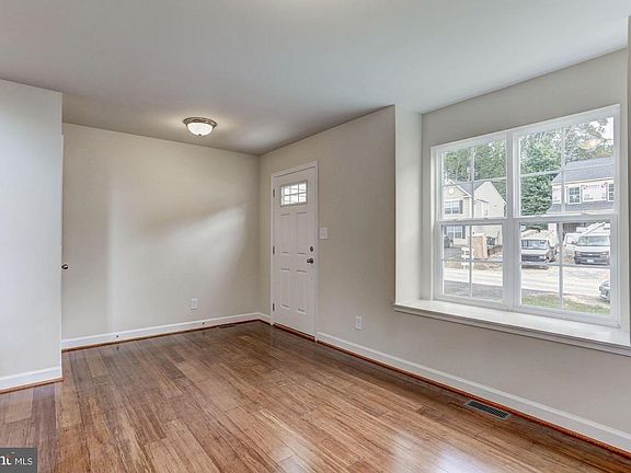 2nd image of 139 Ruby Glen Ln