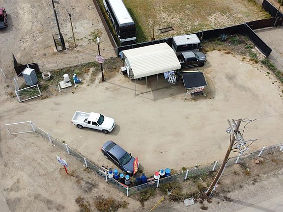 3rd image of 2015 N Academy Ave