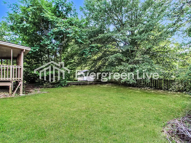 1413 Dogwood Ln — Photo 14