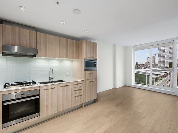3rd image of 2220 Kingsway #616
