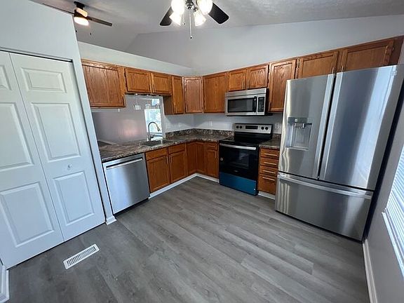 4th image of 358 Oak Breeze Dr