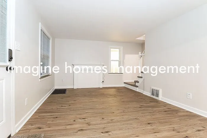 3 bed, 2.0 bath, 1000 sqft, $2,250 — Photo 3