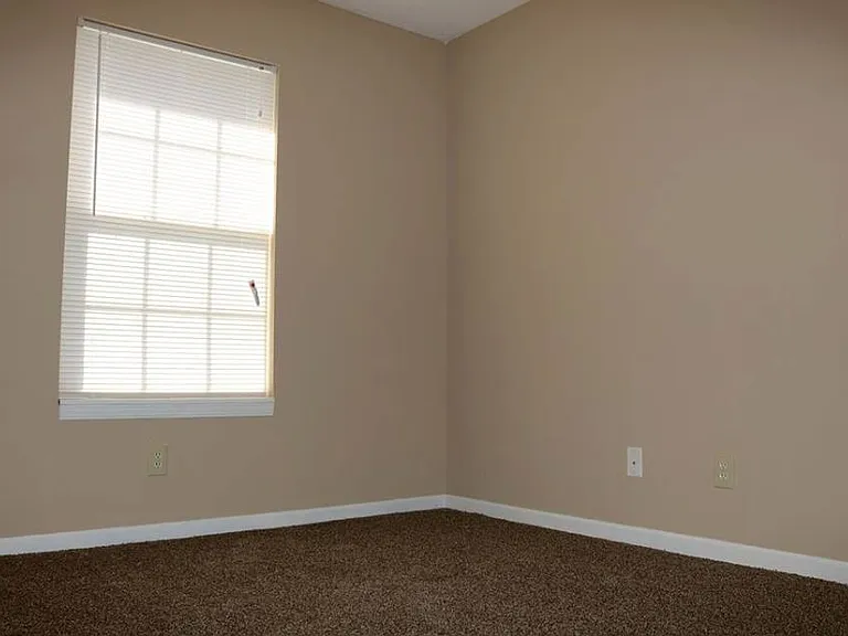 Christopher's Crossing Apartments — Photo 5