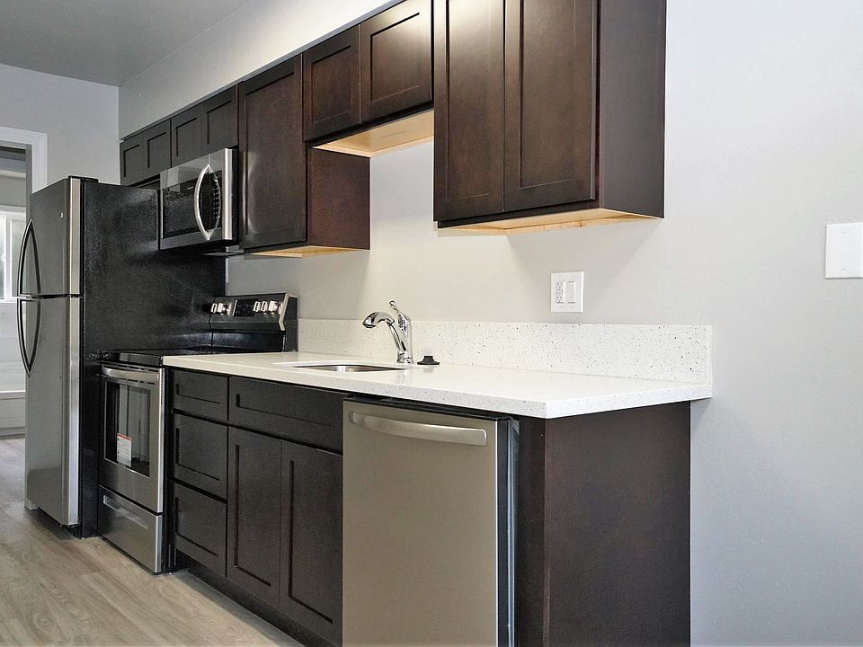 1st image of 295 3rd St #D21f864b6