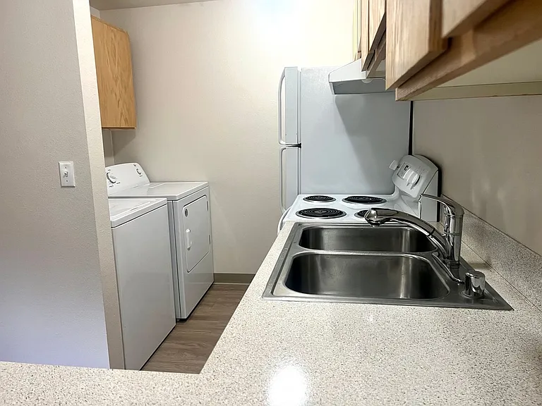 Westwood Park Apartments — Photo 5