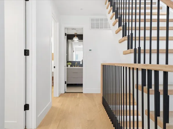 105 Laidlaw Avenue image 22 of 25