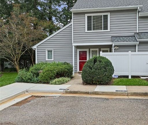2nd image of 1415 Sycamore Mews Cir