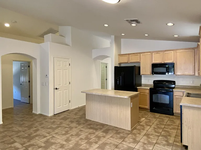 8771 N Finfrock Dr — Photo 12