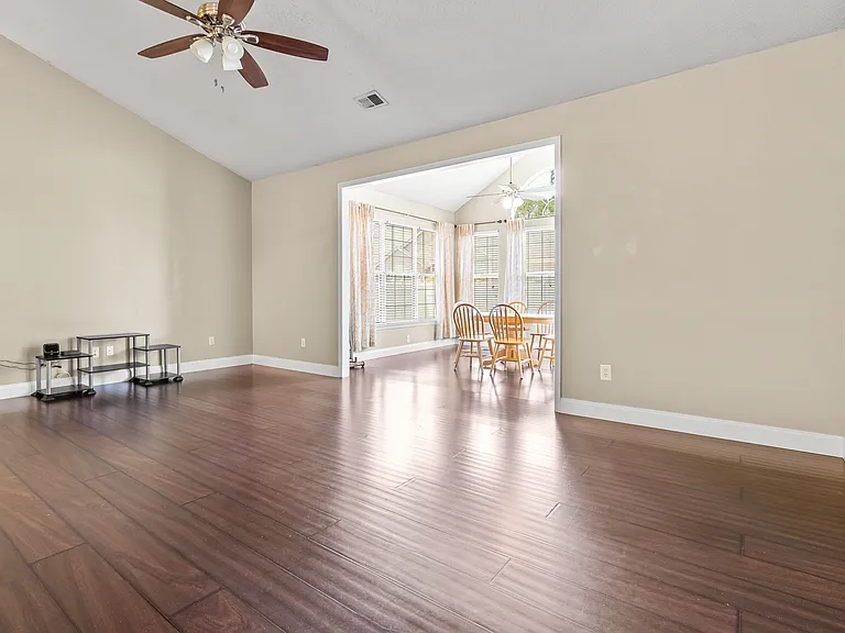 211 Springlake Dr — Photo 4