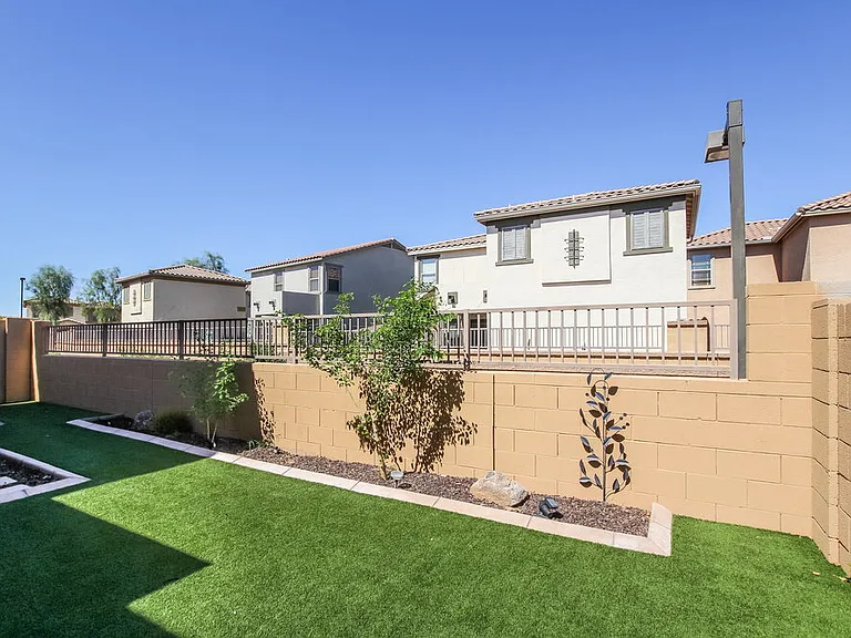 18538 W Fairway Dr — Photo 17