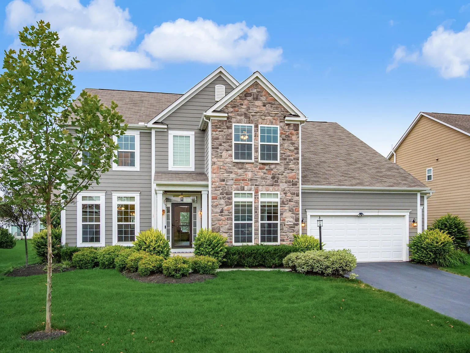 4 bed, 3.5 bath, 3800 sqft, $3,699 — Photo 3