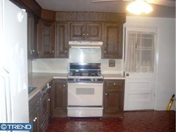 2nd image of 1217 Redwood Ave