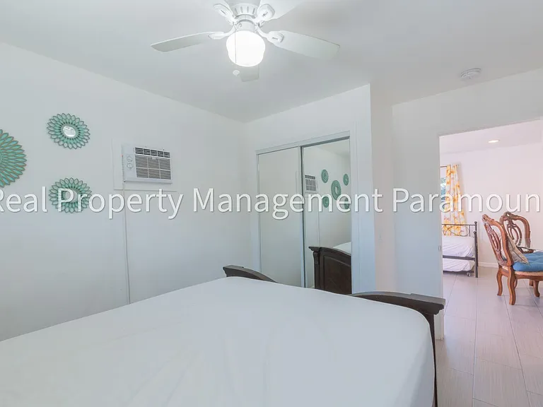 1362 E 61st Street — Photo 10