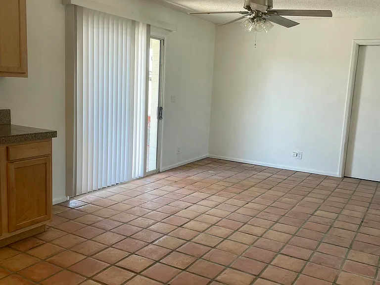 2261 E Evergreen St — Photo 12