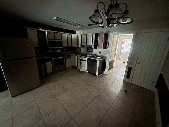 4th image of 3704 Mayfair Ln