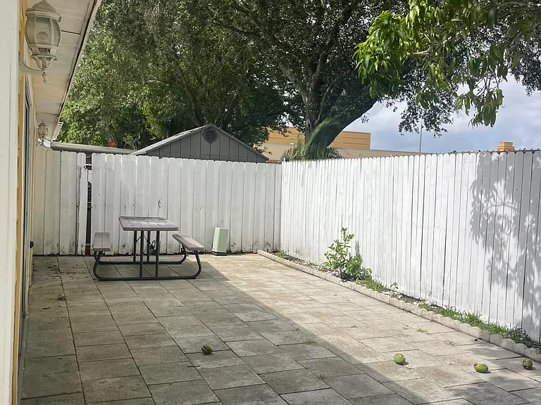 1534 Royal Forest Ct — Photo 20
