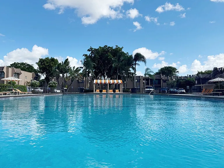 Courtyards at Miami Lakes — Photo 7