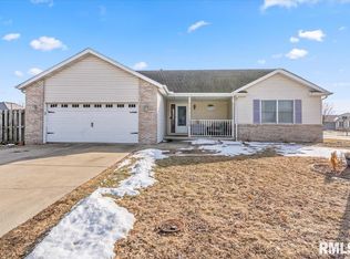 216 Brookside Glen Dr, Sherman, IL 62684
