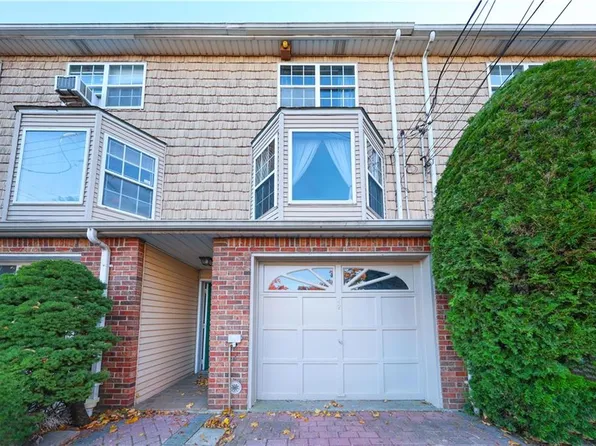 22 Francine Ln, Staten Island, NY 10314
