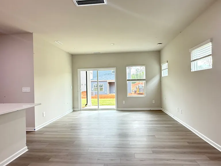 1008 Saint Lawrence Dr — Photo 6