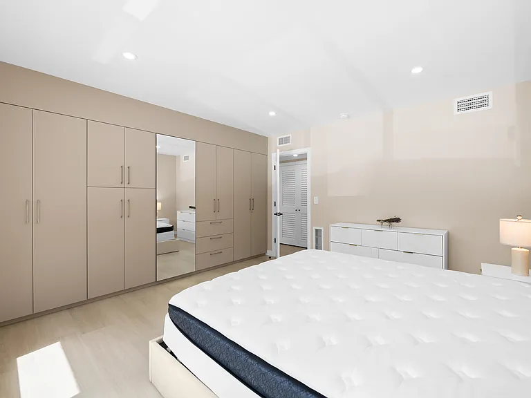 915 Intracoastal Dr #5 — Photo 14
