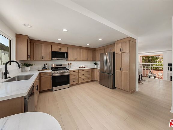 5th image of 17173 Palisades Cir