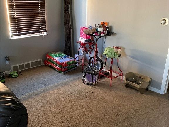 4th image of 1726-1728 Liberty Dr