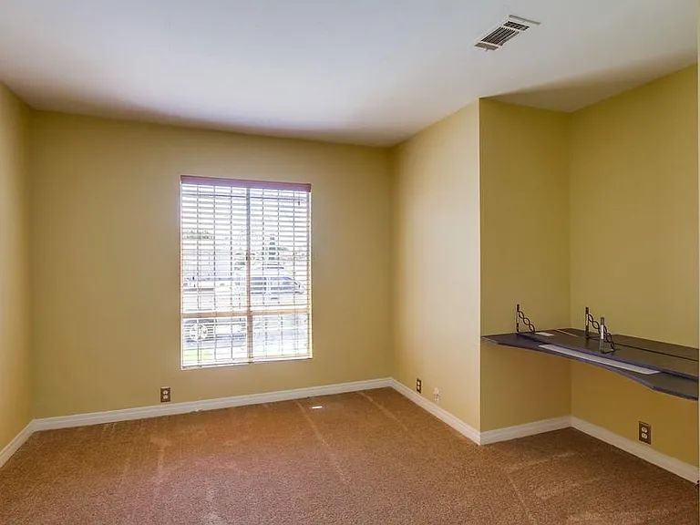 8840 Flanders Dr — Photo 5
