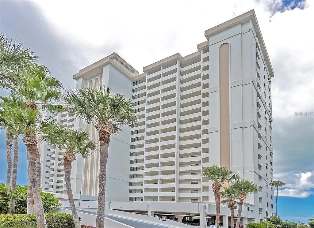 1 bed, 1.5 bath, 869 sqft, $3,200 — Photo 1