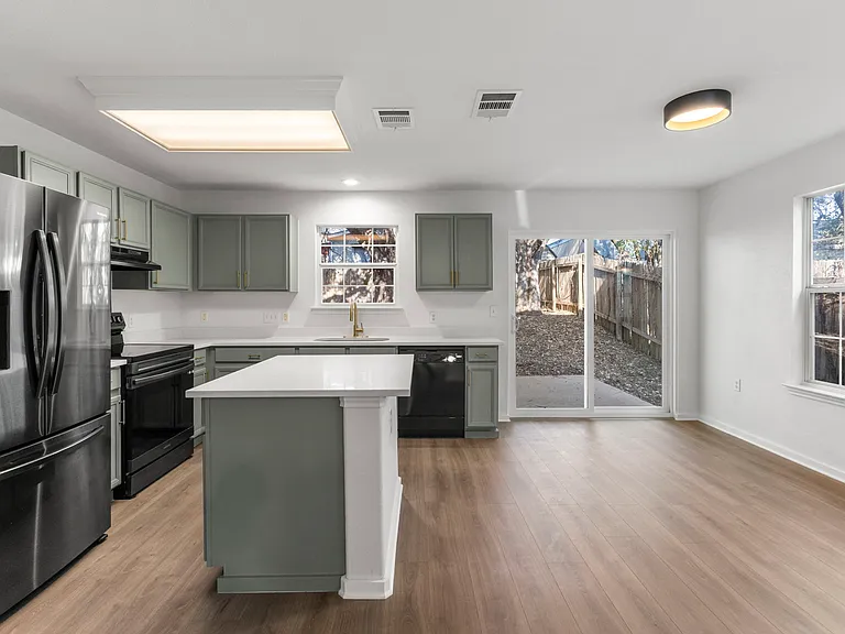2110 Nogales Trl — Photo 12