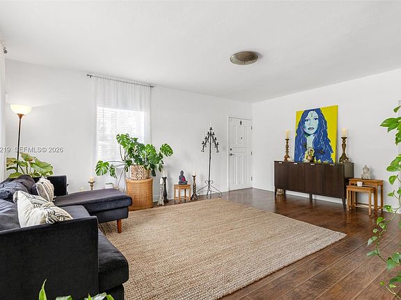 5th image of 550 Cardinal St