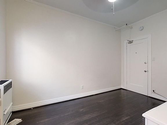 4th image of 647 W 18th St #116