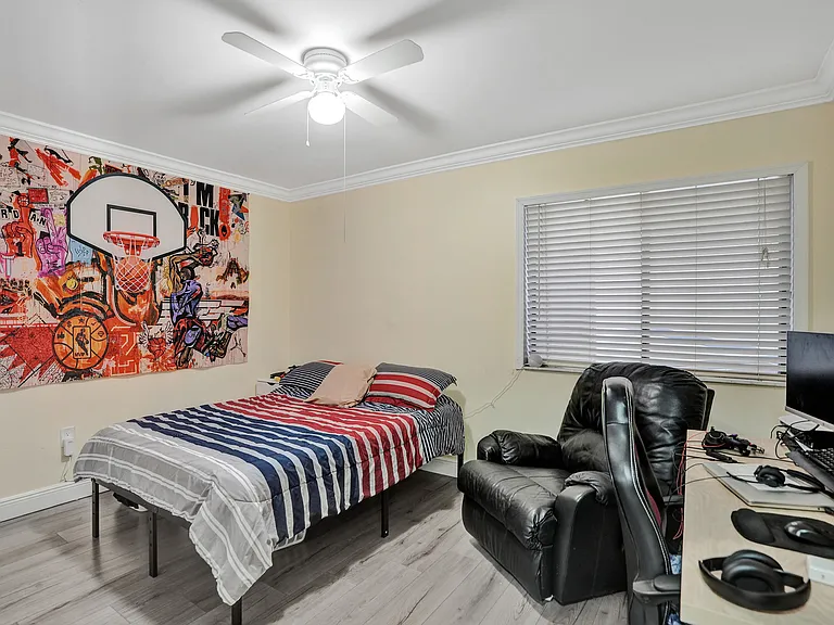 620 SW 100th Ave — Photo 42