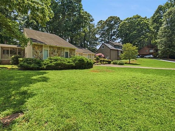 4th image of 26 Latimer Ln NE
