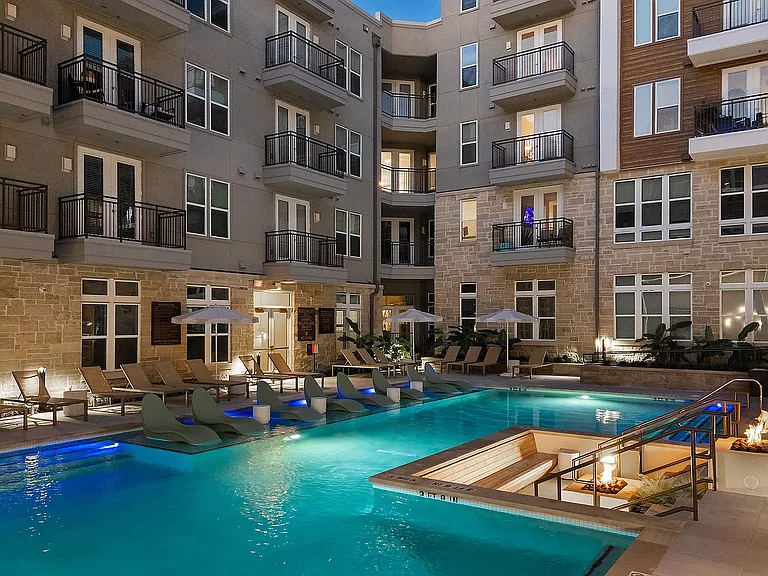 The Mercury Luxury Pool