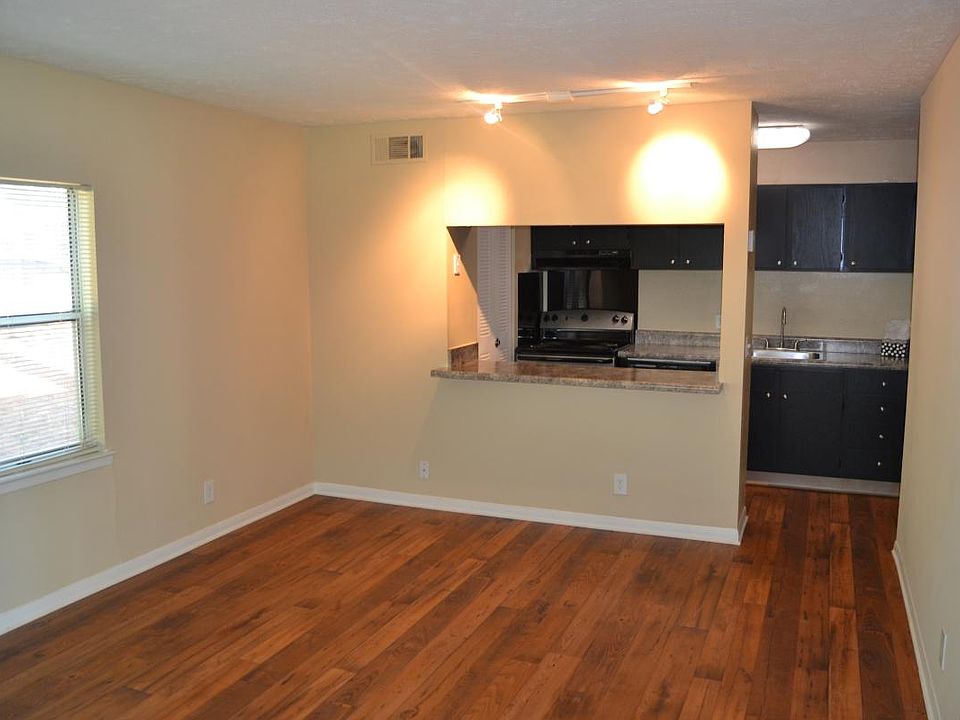 1st image of 305 Club Pkwy
