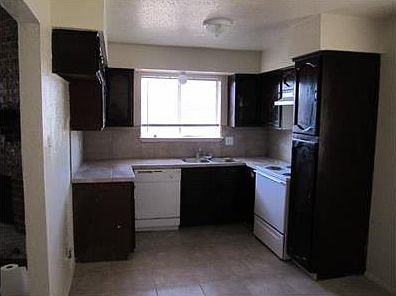 5th image of 2733 Town North Dr