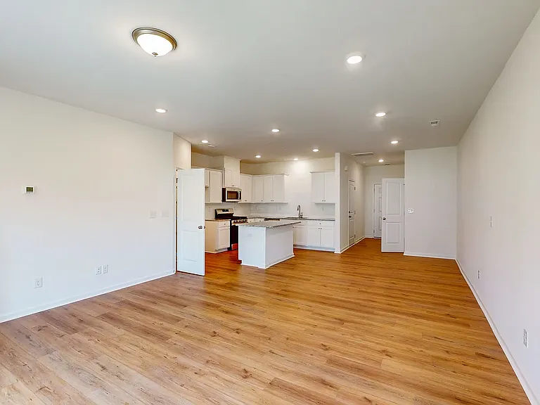 2752 Yeager Dr NW — Photo 5