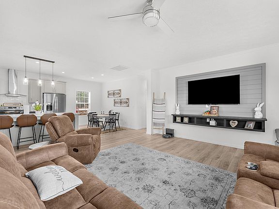 5th image of 145 Hidden Hills Rd