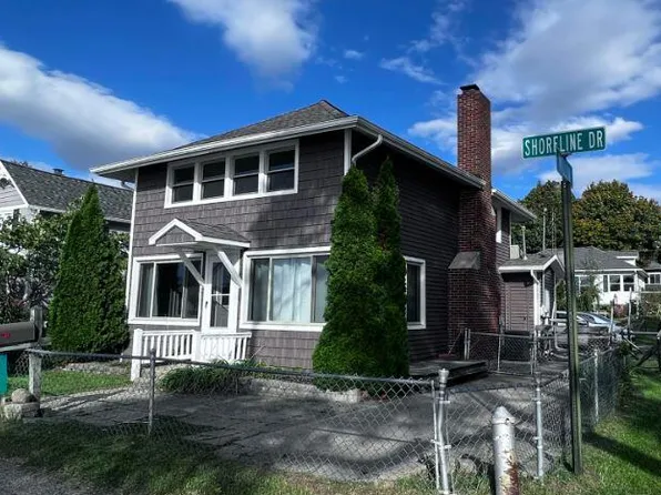 1100 Shoreline Dr, Brooklyn, MI 49230