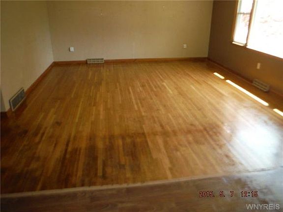 2nd image of 176 Edward St