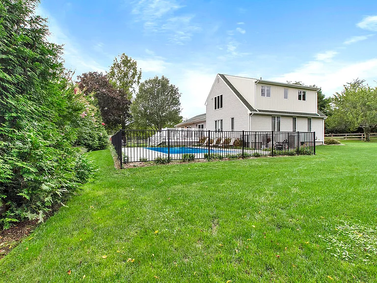 26 Long Springs Rd — Photo 24
