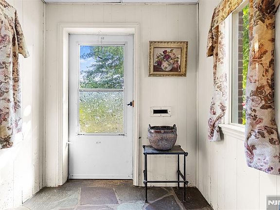 2nd image of 173 Linwood Ave