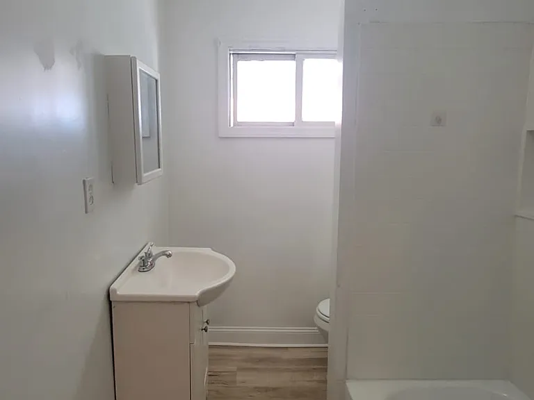 400 W Market St #3 — Photo 21