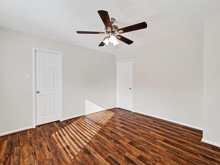 4539 Springfield Lakes St — Photo 23