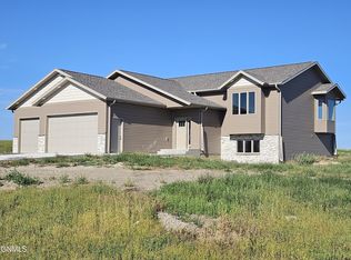 4554 Trailblazer Loop, Mandan, ND 58554
