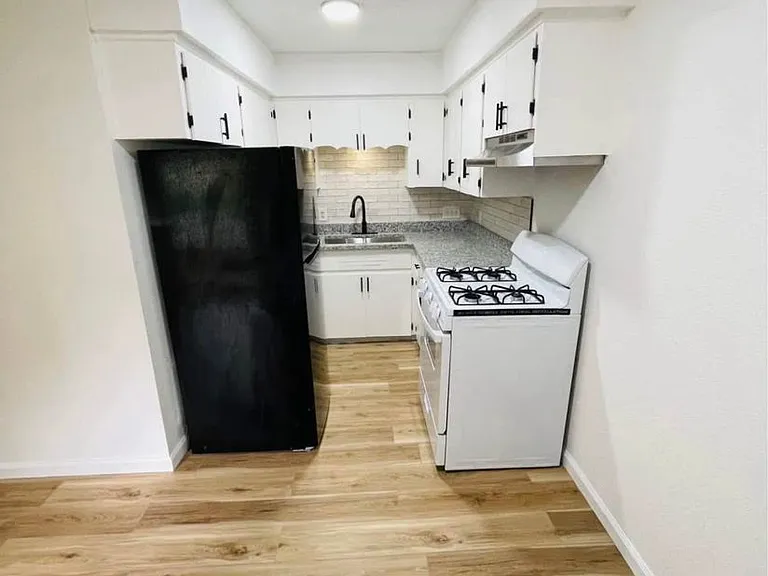 412 N 4th St — Photo 1