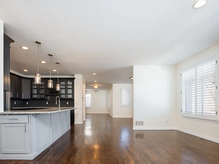 335 N Josephine St #A — Photo 23