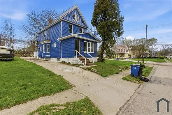 4 bed, $1,800 — Photo 2