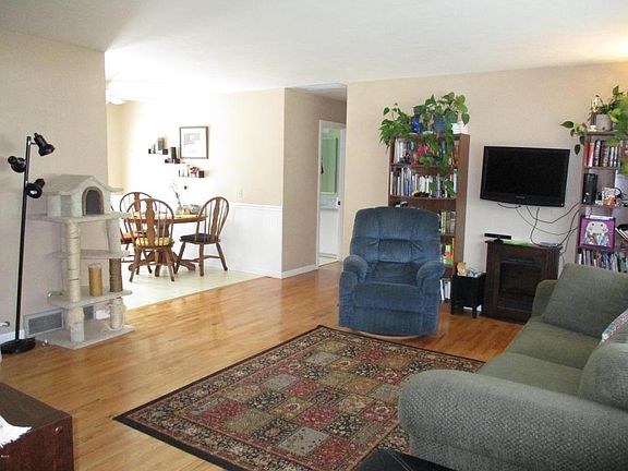 3rd image of 8 Virginia Dr